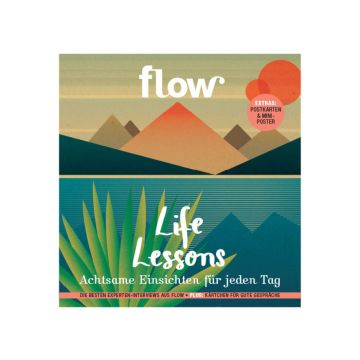 Quadratisches Cover des Magazins „flow – Life Lessons“ mit stilisierten Bergen, Sonnen und Pflanzen; Text: „Achtsame Einsichten für jeden Tag“; Hinweis auf Extras: Postkarten und Mini-Poster; Untertitel zu Experten-Interviews und Gesprächskarten.