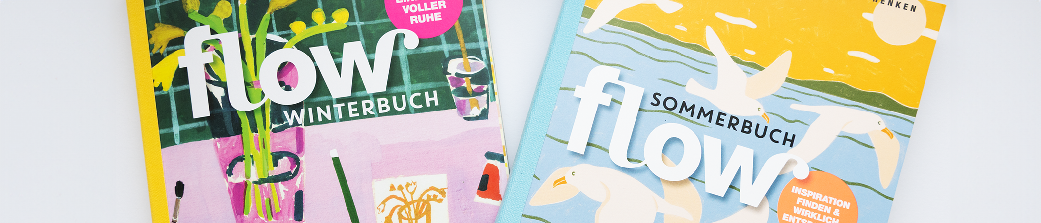 Bunte Cover mit pastellfarbenen Illustrationen, Pflanzen, V&ouml;geln, Wasser, handgezeichneten Formen und wei&szlig;er Schrift.